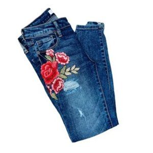 Hidden Jeans Floral Embroidered - NWT BEAUTIFUL